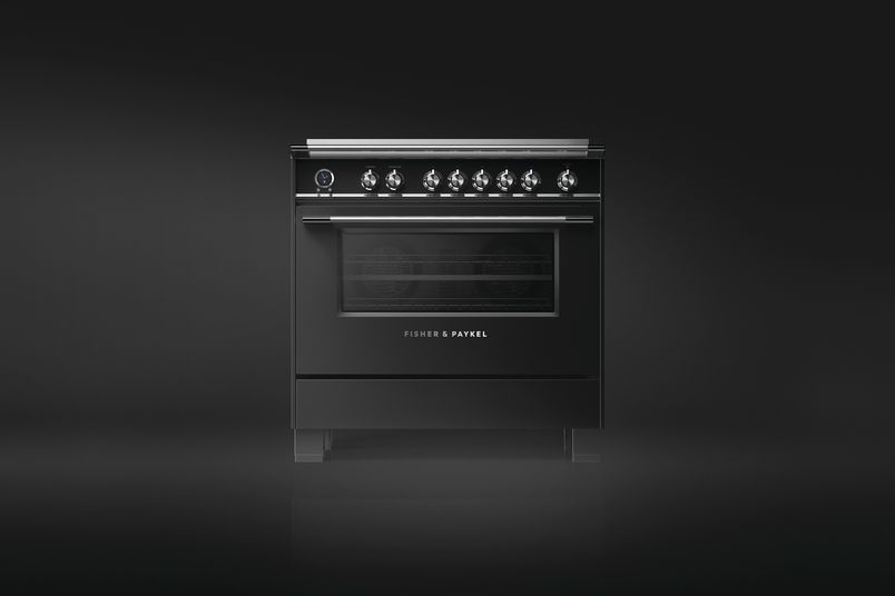The OR90SCI6B1 freestanding cooker from Fisher and Paykel.